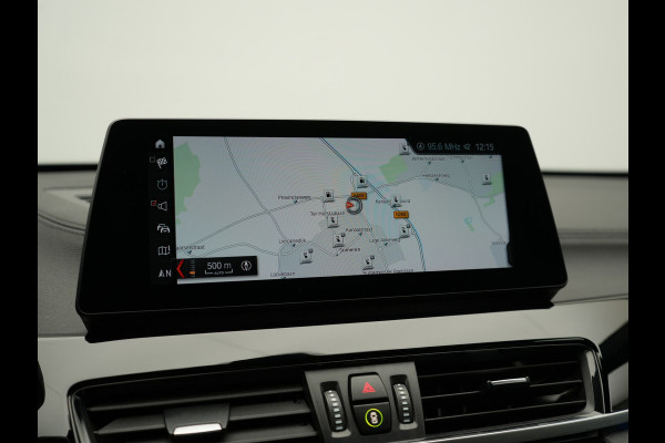 BMW X1 xDrive25e M Sport PHEV 221pk Dealer O.H. | Trekhaak Af Fabriek | Panodak | Adaptive Cruise | Head Up | Camera | Lederen Sportstoelen Memory & Verwarmd | Harman / Kardon | Keyless | Sfeerverlichting | Navigatie | DAB | Plug In Hybrid