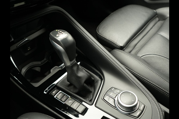 BMW X1 xDrive25e M Sport PHEV 221pk Dealer O.H. | Trekhaak Af Fabriek | Panodak | Adaptive Cruise | Head Up | Camera | Lederen Sportstoelen Memory & Verwarmd | Harman / Kardon | Keyless | Sfeerverlichting | Navigatie | DAB | Plug In Hybrid
