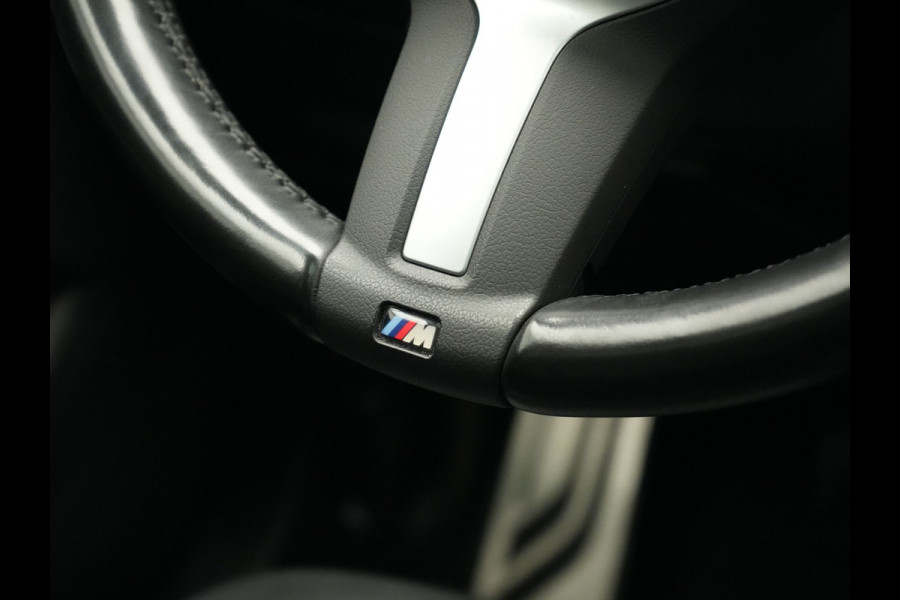 BMW X1 xDrive25e M Sport PHEV 221pk Dealer O.H. | Trekhaak Af Fabriek | Panodak | Adaptive Cruise | Head Up | Camera | Lederen Sportstoelen Memory & Verwarmd | Harman / Kardon | Keyless | Sfeerverlichting | Navigatie | DAB | Plug In Hybrid