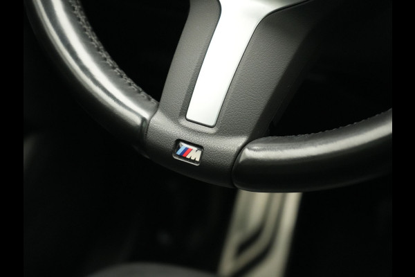 BMW X1 xDrive25e M Sport PHEV 221pk Dealer O.H. | Trekhaak Af Fabriek | Panodak | Adaptive Cruise | Head Up | Camera | Lederen Sportstoelen Memory & Verwarmd | Harman / Kardon | Keyless | Sfeerverlichting | Navigatie | DAB | Plug In Hybrid