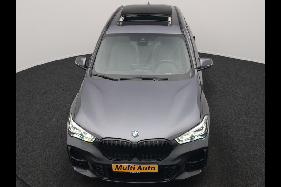 BMW X1 xDrive25e M Sport PHEV 221pk Dealer O.H. | Trekhaak Af Fabriek | Panodak | Adaptive Cruise | Head Up | Camera | Lederen Sportstoelen Memory & Verwarmd | Harman / Kardon | Keyless | Sfeerverlichting | Navigatie | DAB | Plug In Hybrid