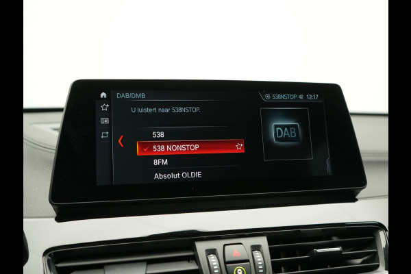 BMW X1 xDrive25e M Sport PHEV 221pk Dealer O.H. | Trekhaak Af Fabriek | Panodak | Adaptive Cruise | Head Up | Camera | Lederen Sportstoelen Memory & Verwarmd | Harman / Kardon | Keyless | Sfeerverlichting | Navigatie | DAB | Plug In Hybrid