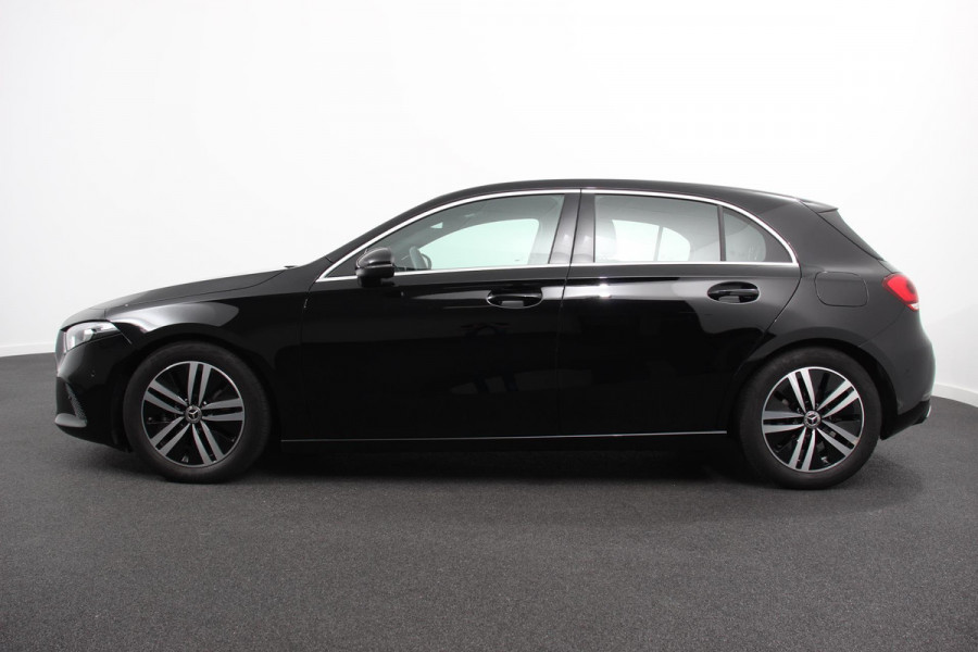 Mercedes-Benz A-Klasse 180 136pk Automaat Progressive Navigatie Parkeersensoren Camera Cruise Control Stoelverwarming Ledverlichting Climate Control