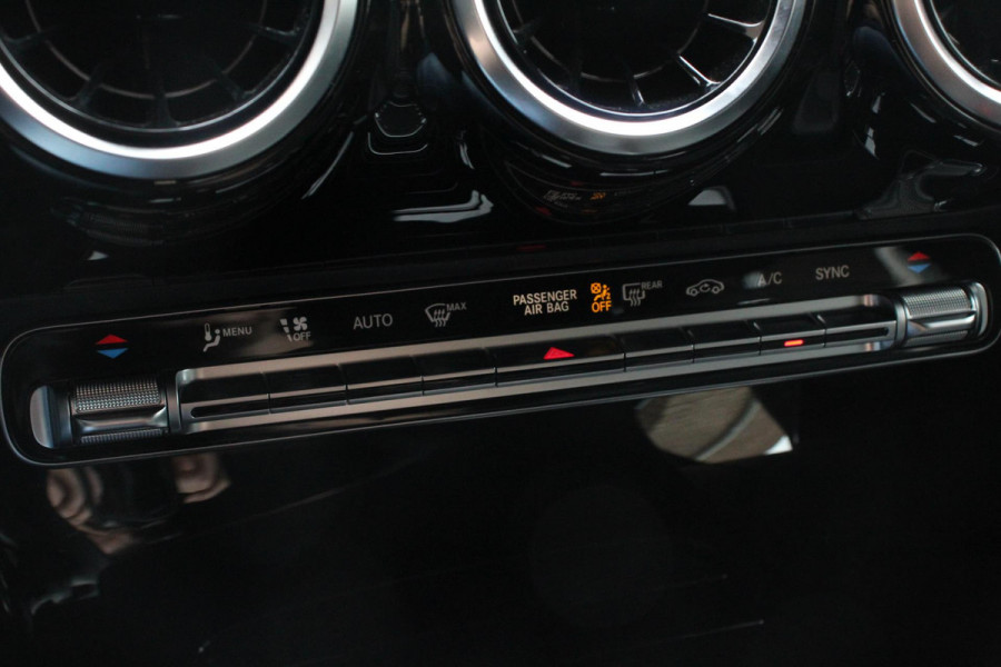 Mercedes-Benz A-Klasse 180 136pk Automaat Progressive Navigatie Parkeersensoren Camera Cruise Control Stoelverwarming Ledverlichting Climate Control