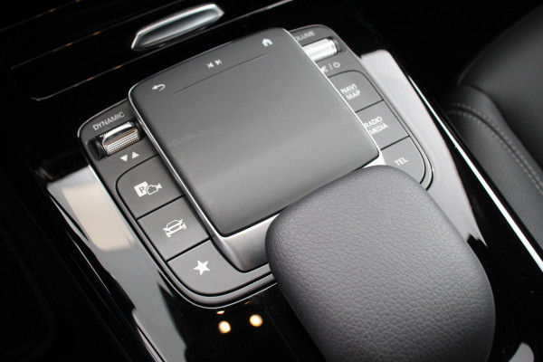 Mercedes-Benz A-Klasse 180 136pk Automaat Progressive Navigatie Parkeersensoren Camera Cruise Control Stoelverwarming Ledverlichting Climate Control