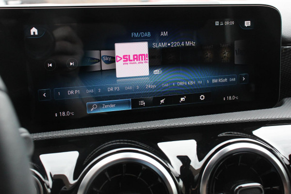 Mercedes-Benz A-Klasse 180 136pk Automaat Progressive Navigatie Parkeersensoren Camera Cruise Control Stoelverwarming Ledverlichting Climate Control