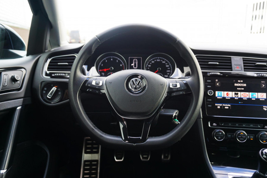 Volkswagen Golf 1.0 TSI 110PK Highline/19 Inch/Liefhebbersauto!!/ Moet gezien worden!!