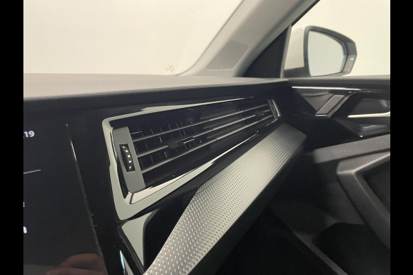 Audi A1 Sportback 30 TFSI 110pk S-Tronic Advanced edition Navigatie Apple Carplay / Android Auto Climate Control Camera Parkeer sensoren Dab