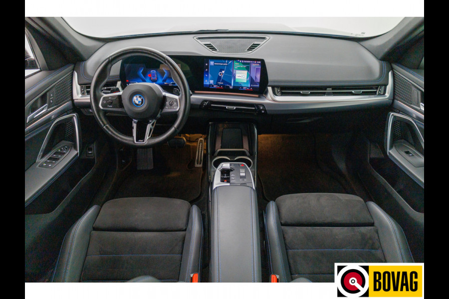 BMW X1 xDrive25e M-sport 245 PK automaat | Stoelverwarming + massage | Stuurverwarming | Navigatie Keyless, Elektrische achterklep, Privacy glas, App-connect, Cruise, Led