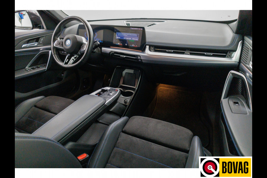 BMW X1 xDrive25e M-sport 245 PK automaat | Stoelverwarming + massage | Stuurverwarming | Navigatie Keyless, Elektrische achterklep, Privacy glas, App-connect, Cruise, Led