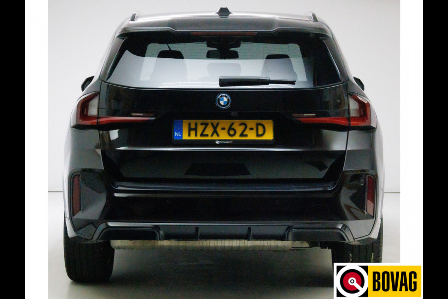 BMW X1 xDrive25e M-sport 245 PK automaat | Stoelverwarming + massage | Stuurverwarming | Navigatie Keyless, Elektrische achterklep, Privacy glas, App-connect, Cruise, Led