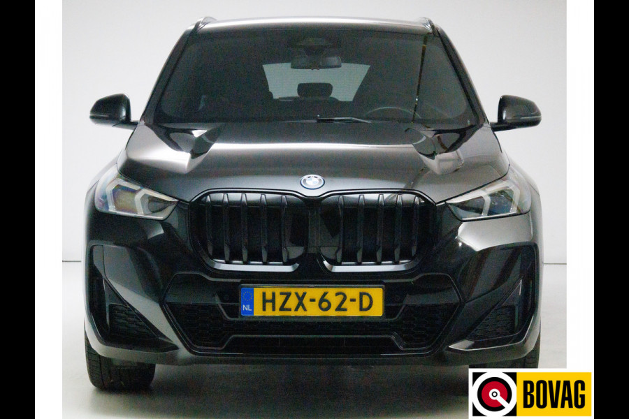 BMW X1 xDrive25e M-sport 245 PK automaat | Stoelverwarming + massage | Stuurverwarming | Navigatie Keyless, Elektrische achterklep, Privacy glas, App-connect, Cruise, Led