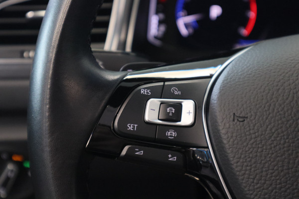 Volkswagen T-Roc 1.5 TSI Sport Panorama dak Stuurwielverwarming ! 2e Paasdag geopend van 12.00 tot 17:00u !