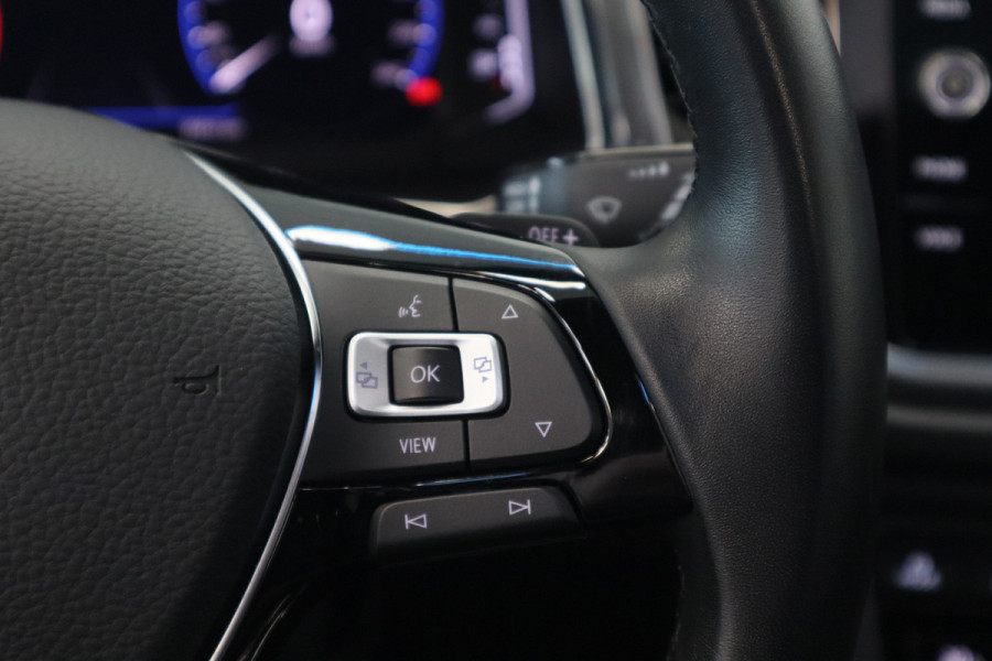 Volkswagen T-Roc 1.5 TSI Sport Panorama dak Stuurwielverwarming ! 2e Paasdag geopend van 12.00 tot 17:00u !