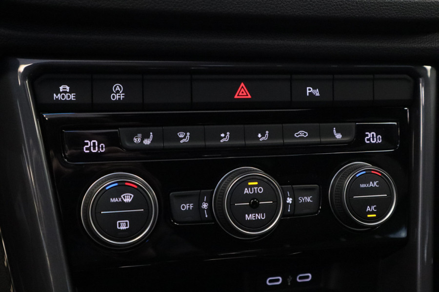 Volkswagen T-Roc 1.5 TSI Sport Panorama dak Stuurwielverwarming ! 2e Paasdag geopend van 12.00 tot 17:00u !