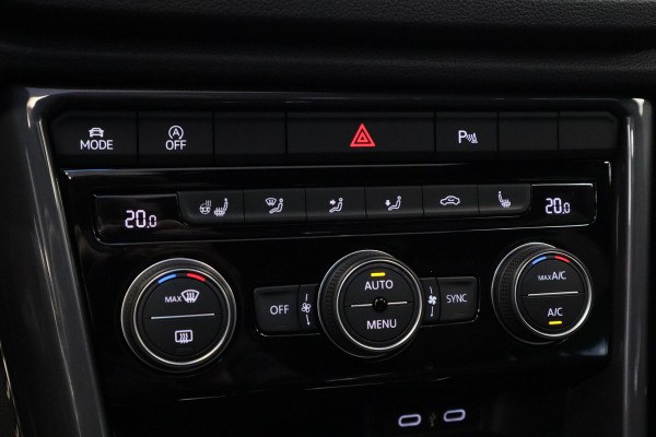 Volkswagen T-Roc 1.5 TSI Sport Panorama dak Stuurwielverwarming ! 2e Paasdag geopend van 12.00 tot 17:00u !