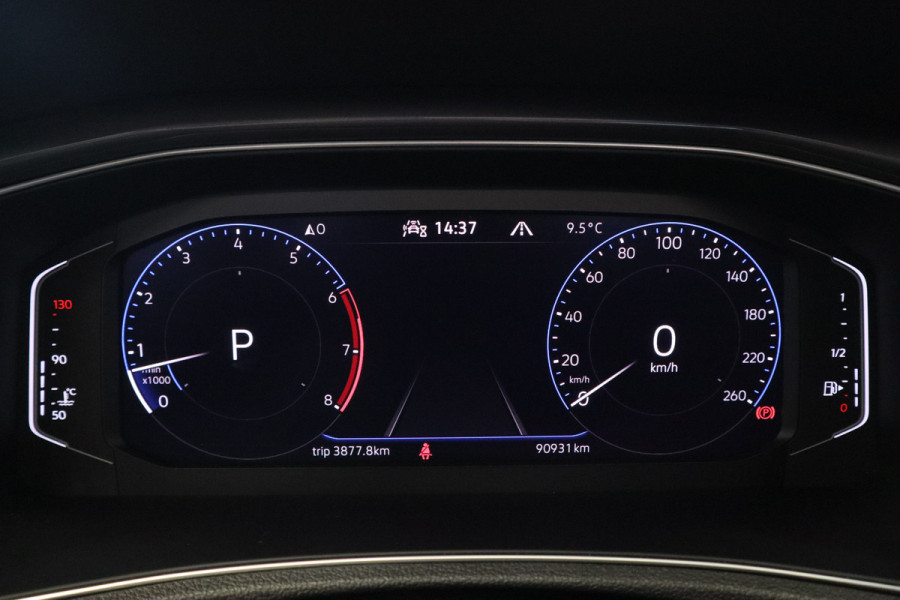 Volkswagen T-Roc 1.5 TSI Sport Panorama dak Stuurwielverwarming ! 2e Paasdag geopend van 12.00 tot 17:00u !