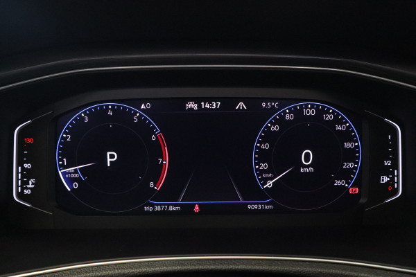 Volkswagen T-Roc 1.5 TSI Sport Panorama dak Stuurwielverwarming ! 2e Paasdag geopend van 12.00 tot 17:00u !