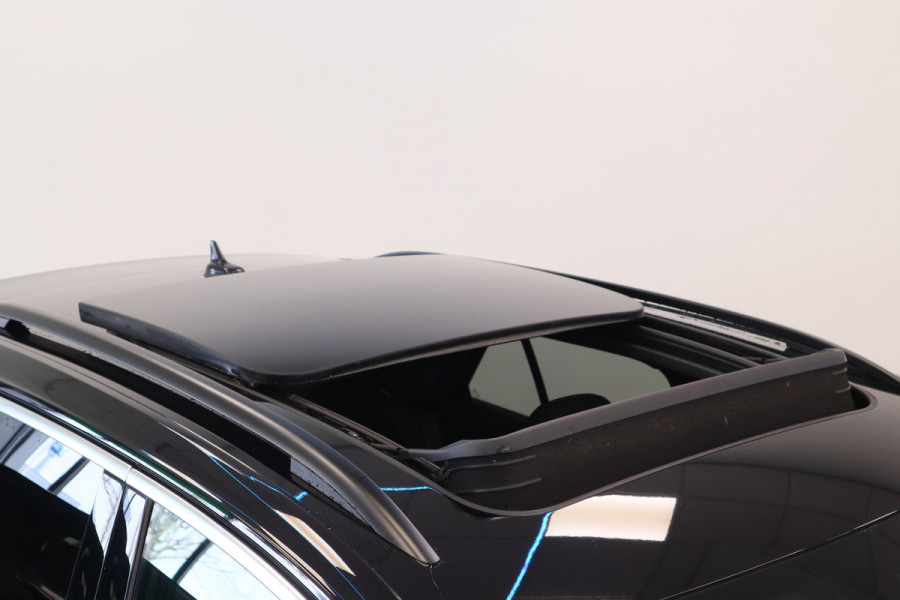 Volkswagen T-Roc 1.5 TSI Sport Panorama dak Stuurwielverwarming ! 2e Paasdag geopend van 12.00 tot 17:00u !