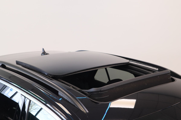 Volkswagen T-Roc 1.5 TSI Sport Panorama dak Stuurwielverwarming ! 2e Paasdag geopend van 12.00 tot 17:00u !