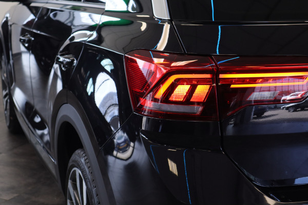 Volkswagen T-Roc 1.5 TSI Sport Panorama dak Stuurwielverwarming ! 2e Paasdag geopend van 12.00 tot 17:00u !