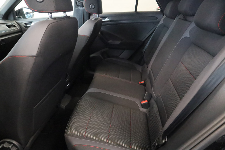 Volkswagen T-Roc 1.5 TSI Sport Panorama dak Stuurwielverwarming ! 2e Paasdag geopend van 12.00 tot 17:00u !