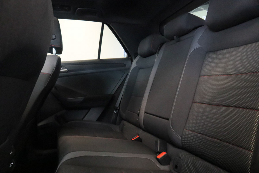 Volkswagen T-Roc 1.5 TSI Sport Panorama dak Stuurwielverwarming ! 2e Paasdag geopend van 12.00 tot 17:00u !