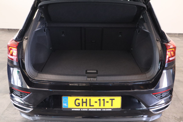 Volkswagen T-Roc 1.5 TSI Sport Panorama dak Stuurwielverwarming ! 2e Paasdag geopend van 12.00 tot 17:00u !