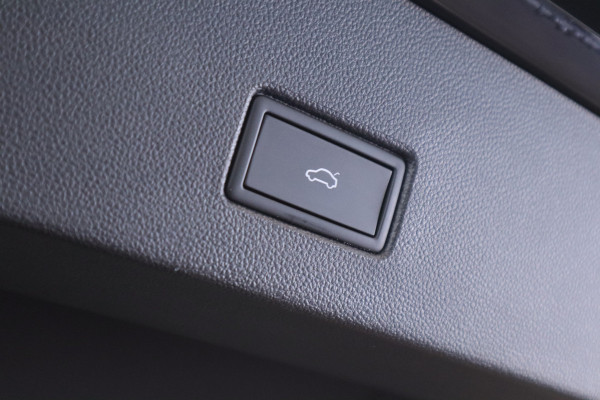 Volkswagen T-Roc 1.5 TSI Sport Panorama dak Stuurwielverwarming ! 2e Paasdag geopend van 12.00 tot 17:00u !