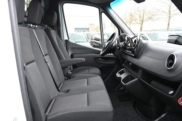 Mercedes-Benz Sprinter 317 CDI L3H2 Pro MBUX met parkeer pakket, 270 graden deuren, Etc.
