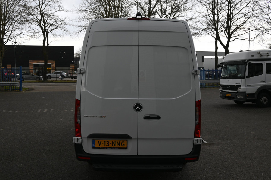Mercedes-Benz Sprinter 317 CDI L3H2 Pro MBUX met parkeer pakket, 270 graden deuren, Etc.