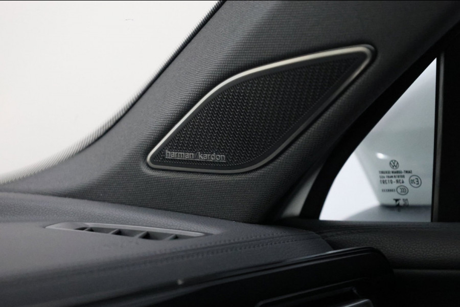 Volkswagen Tiguan 1.5 eTSI 3x R-Line IQ+LED/VIRTUAL/SFEER/PANO/ALCANTARA+S.VERWARMING/20" LMV/CAM/LINE/ACC/ECC/12 MDN GARANTIE!