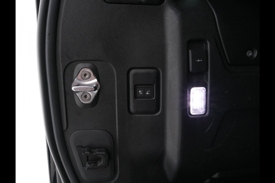 Land Rover Defender 110 2.0 P400e 110 XS Edition (Plug-in) (INCL-BTW) *PANO | LEATHER | FULL-LED | MERIDIAN-AUDIO | BLINDSPOT | TOPVIEW | AIRSUSPENSION | HEATED-COMFORTSEATS | KEYLESS | CARPLAY | LANE-ASIST | DAB+ | PRIVACYGLASS | 20''ALU*