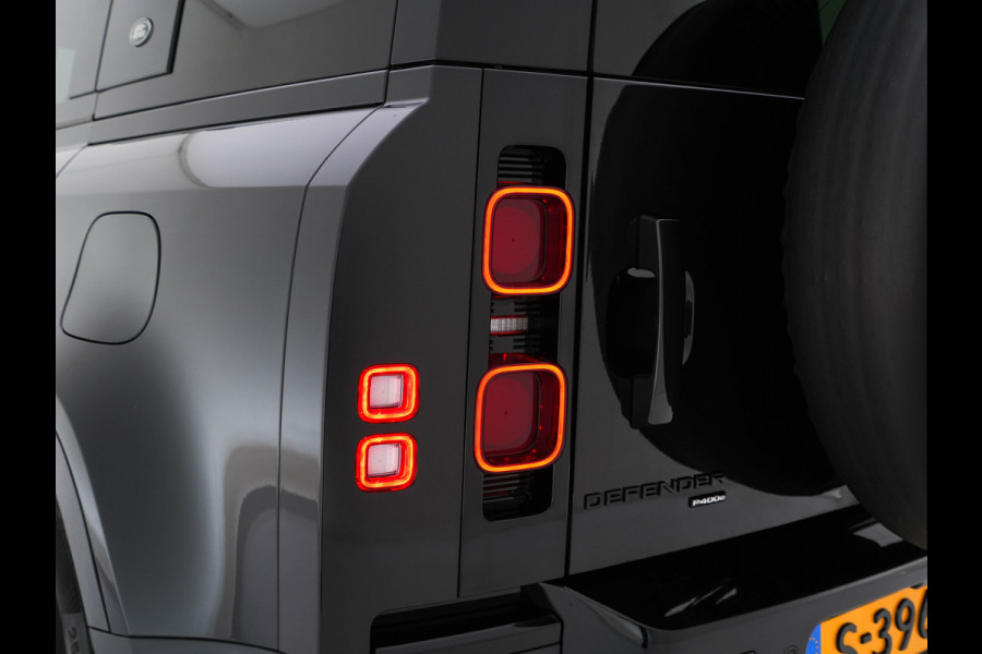 Land Rover Defender 110 2.0 P400e 110 XS Edition (Plug-in) (INCL-BTW) *PANO | LEATHER | FULL-LED | MERIDIAN-AUDIO | BLINDSPOT | TOPVIEW | AIRSUSPENSION | HEATED-COMFORTSEATS | KEYLESS | CARPLAY | LANE-ASIST | DAB+ | PRIVACYGLASS | 20''ALU*