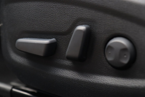 Kia ProCeed 1.6 T-GDI GT / PANODAK / KEYLESS / MEMORY / JBL / CAMERA / CARPLAY