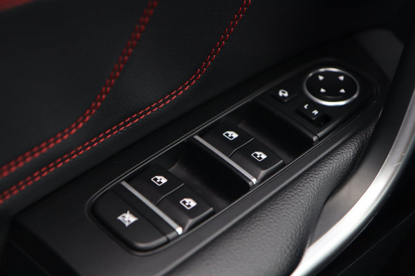 Kia ProCeed 1.6 T-GDI GT / PANODAK / KEYLESS / MEMORY / JBL / CAMERA / CARPLAY