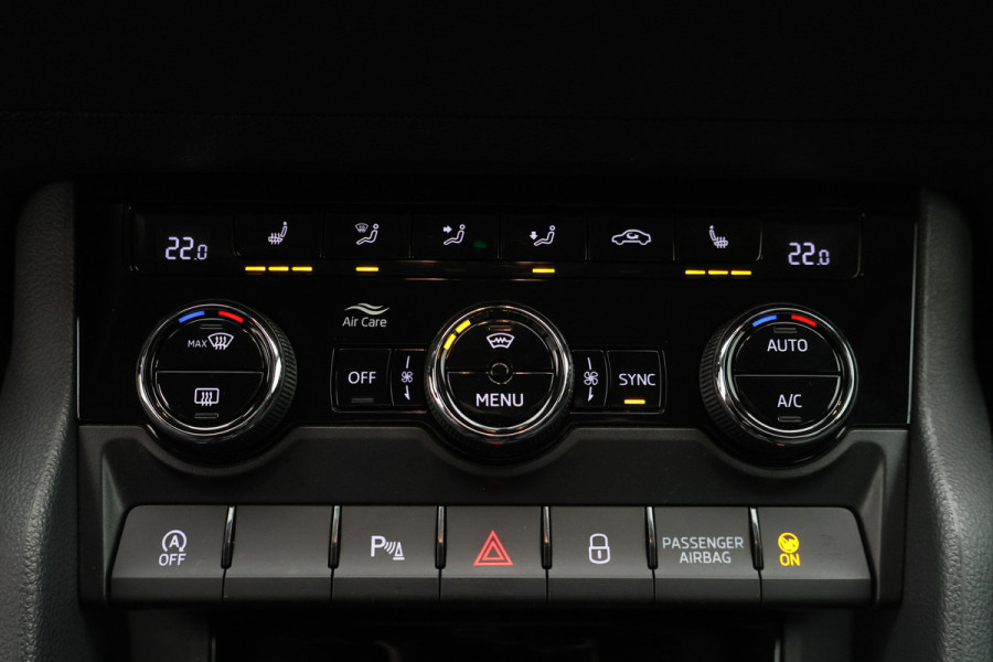 Škoda Karoq 1.5 TSI ACT Style Business Climate, Cruise, Verwarmde Voorruit, Apple Carplay, LED, Trekhaak, 18''