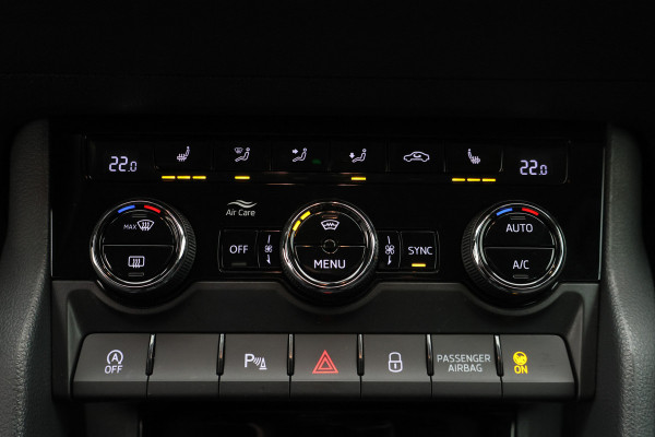 Škoda Karoq 1.5 TSI ACT Style Business Climate, Cruise, Verwarmde Voorruit, Apple Carplay, LED, Trekhaak, 18''