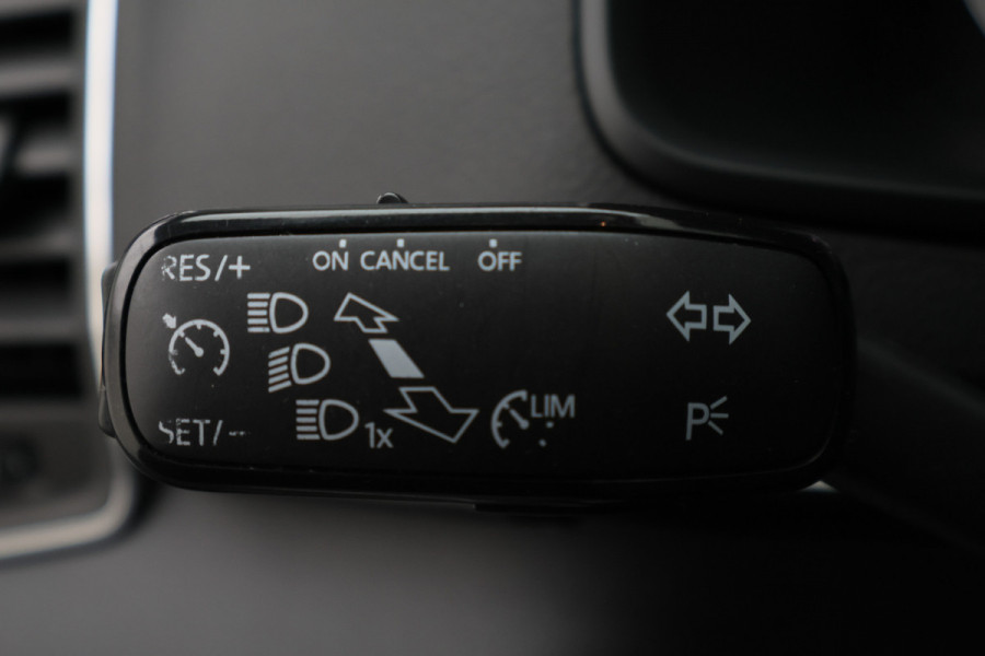 Škoda Karoq 1.5 TSI ACT Style Business Climate, Cruise, Verwarmde Voorruit, Apple Carplay, LED, Trekhaak, 18''