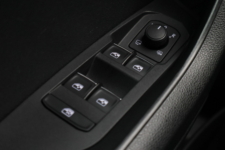 Škoda Karoq 1.5 TSI ACT Style Business Climate, Cruise, Verwarmde Voorruit, Apple Carplay, LED, Trekhaak, 18''