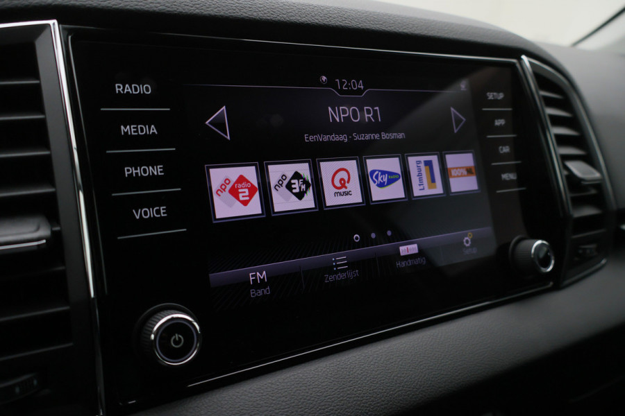 Škoda Karoq 1.5 TSI ACT Style Business Climate, Cruise, Verwarmde Voorruit, Apple Carplay, LED, Trekhaak, 18''