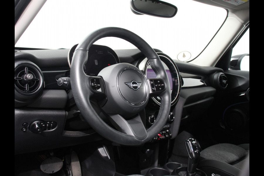 MINI Mini 1.5 Cooper Automaat Maximise | Achteruitrij Camera | Navigatie | Keyless start | Climate Control | Parkeer sensoren | Verwarmde voorstoelen
