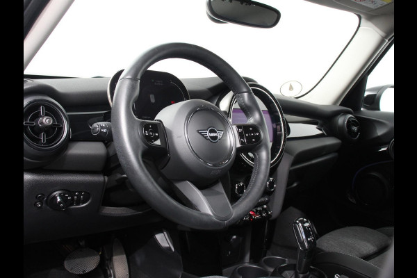 MINI Mini 1.5 Cooper Automaat Maximise | Achteruitrij Camera | Navigatie | Keyless start | Climate Control | Parkeer sensoren | Verwarmde voorstoelen