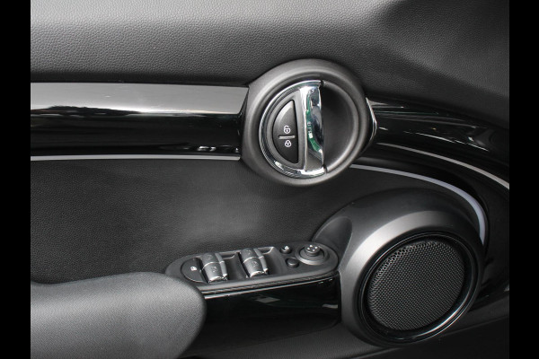 MINI Mini 1.5 Cooper Automaat Maximise | Achteruitrij Camera | Navigatie | Keyless start | Climate Control | Parkeer sensoren | Verwarmde voorstoelen