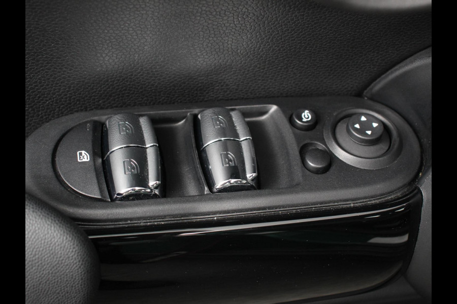 MINI Mini 1.5 Cooper Automaat Maximise | Achteruitrij Camera | Navigatie | Keyless start | Climate Control | Parkeer sensoren | Verwarmde voorstoelen