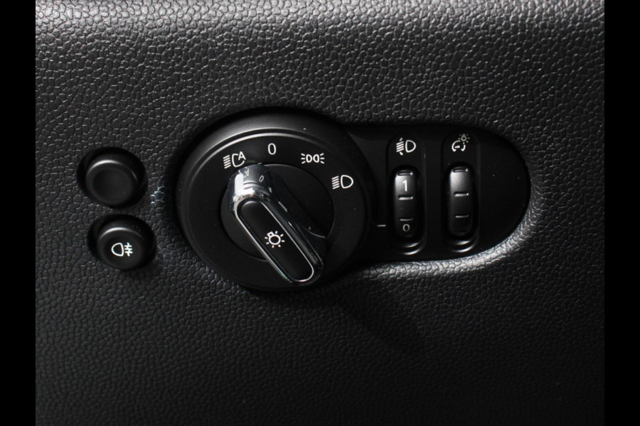 MINI Mini 1.5 Cooper Automaat Maximise | Achteruitrij Camera | Navigatie | Keyless start | Climate Control | Parkeer sensoren | Verwarmde voorstoelen