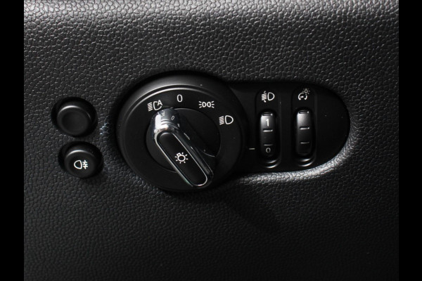 MINI Mini 1.5 Cooper Automaat Maximise | Achteruitrij Camera | Navigatie | Keyless start | Climate Control | Parkeer sensoren | Verwarmde voorstoelen