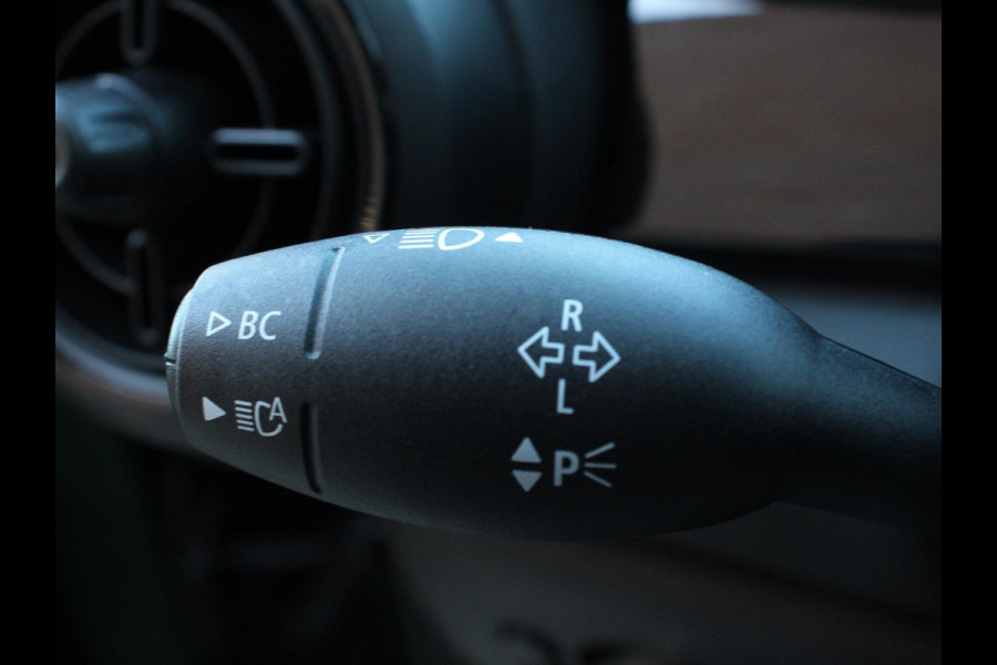 MINI Mini 1.5 Cooper Automaat Maximise | Achteruitrij Camera | Navigatie | Keyless start | Climate Control | Parkeer sensoren | Verwarmde voorstoelen