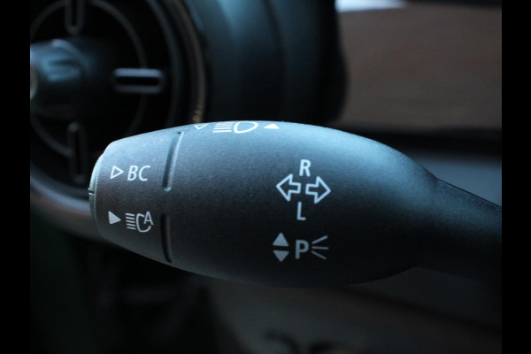 MINI Mini 1.5 Cooper Automaat Maximise | Achteruitrij Camera | Navigatie | Keyless start | Climate Control | Parkeer sensoren | Verwarmde voorstoelen