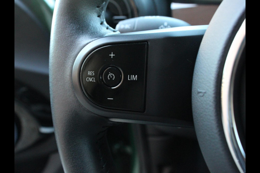 MINI Mini 1.5 Cooper Automaat Maximise | Achteruitrij Camera | Navigatie | Keyless start | Climate Control | Parkeer sensoren | Verwarmde voorstoelen